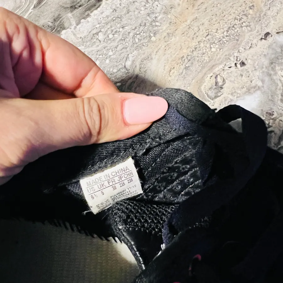 کتونی Adidas