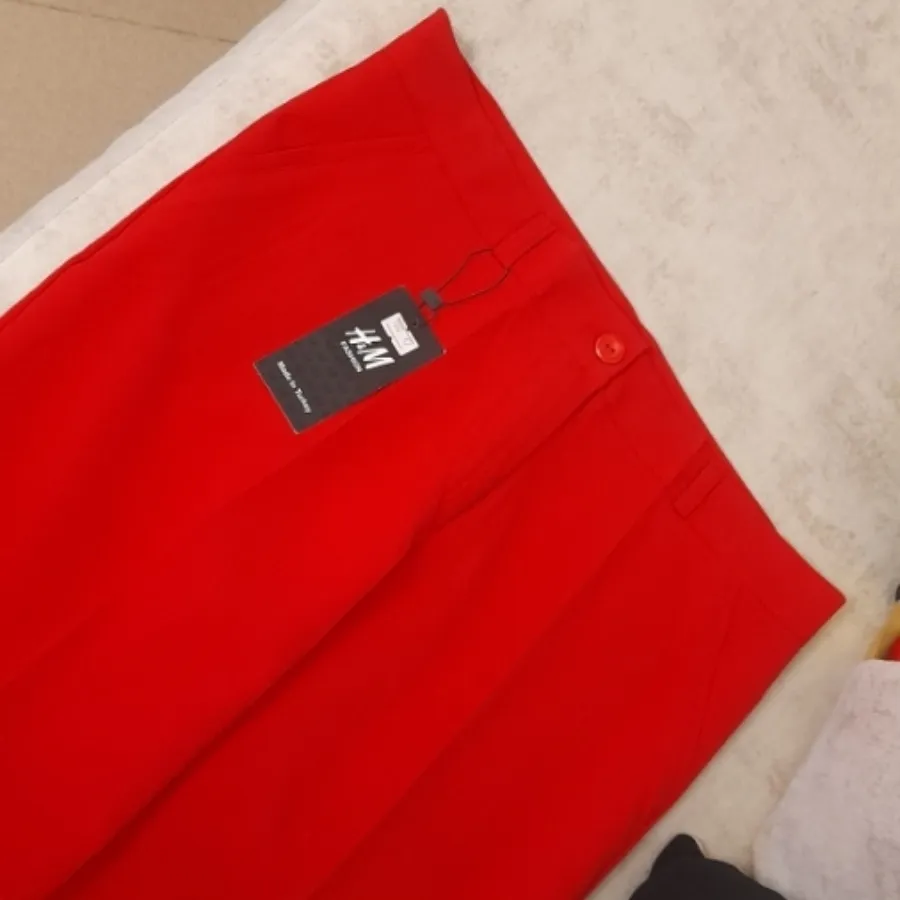 شلوار پارچه ای قرمز نو