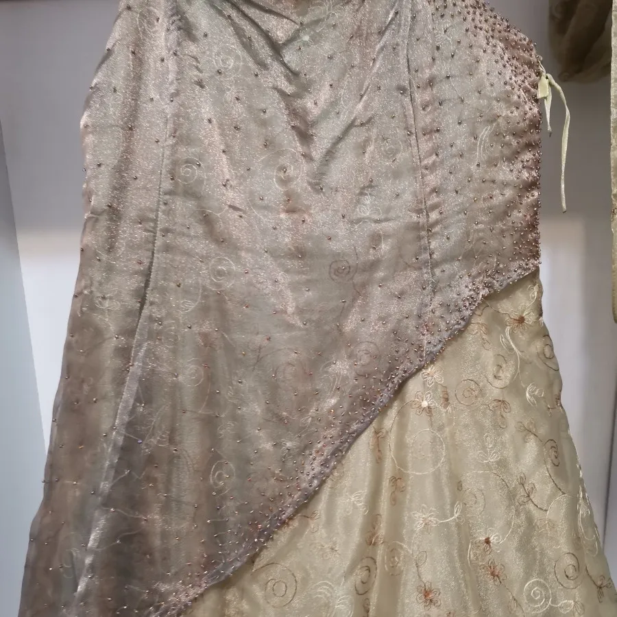 لباس مجلسی سبزمنجوقی