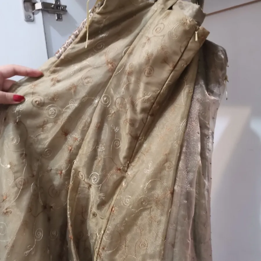 لباس مجلسی سبزمنجوقی
