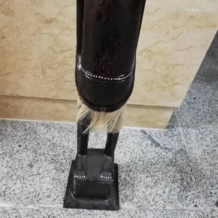 محسمه چوبی خانم و آقای بو