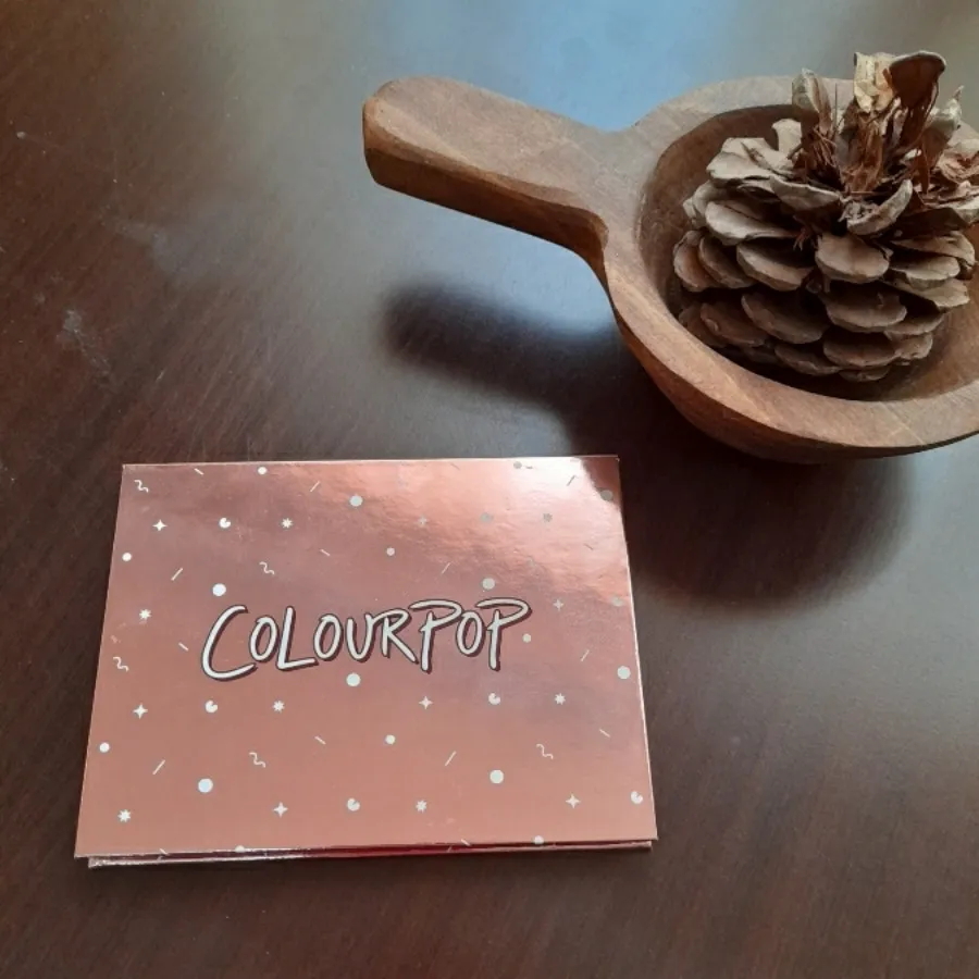 سایه برند معروف colourpop