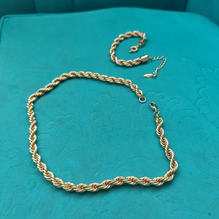 ست دستبند و گردنبند