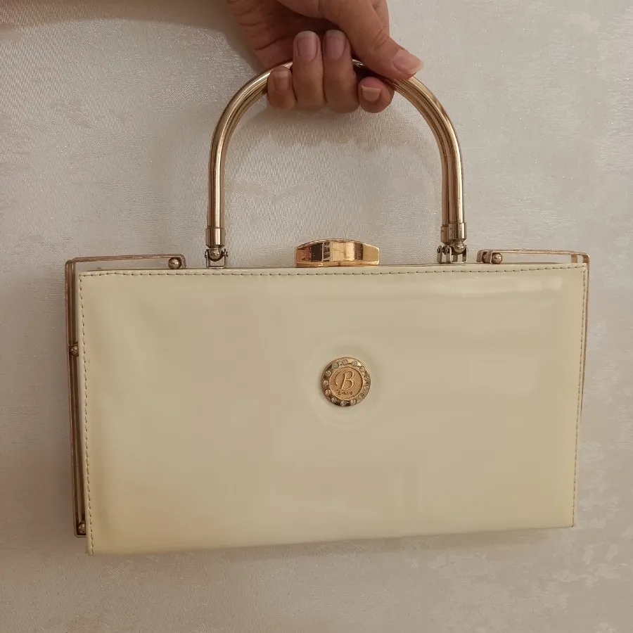 یک کیف بخر دوتا ببر