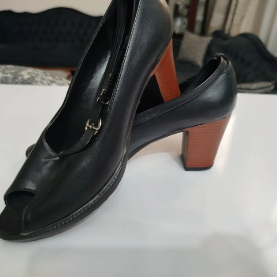 کفش پاشنه دار چرم جلو باز