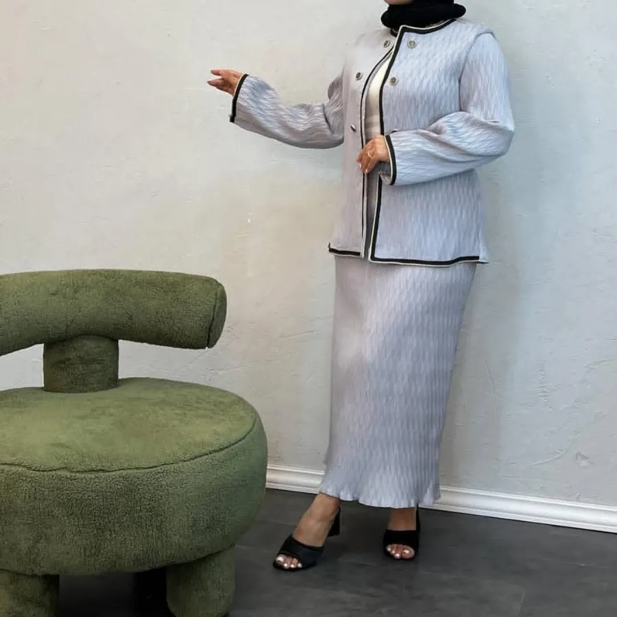 کت و دامن پلیسه