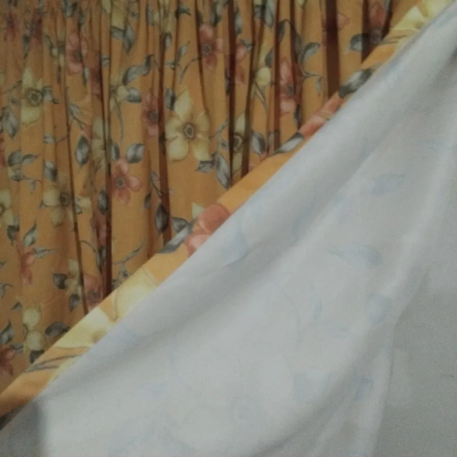 پرده یکی بخر سه تا ببر