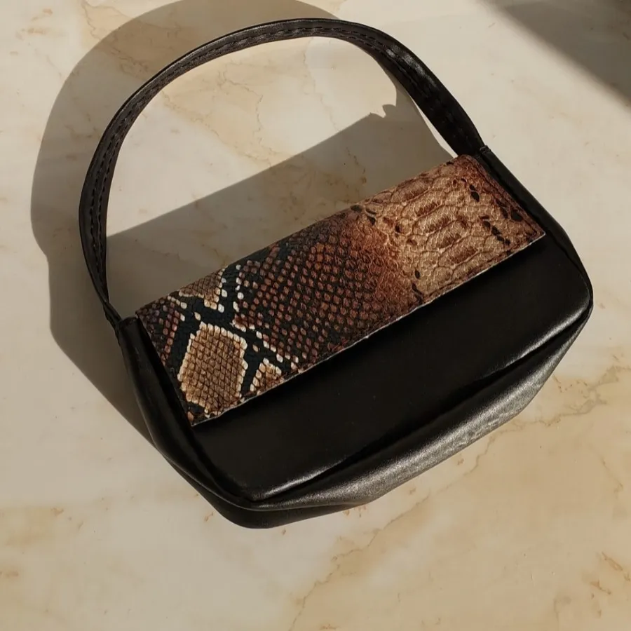 کیف دوشی پوست ماری