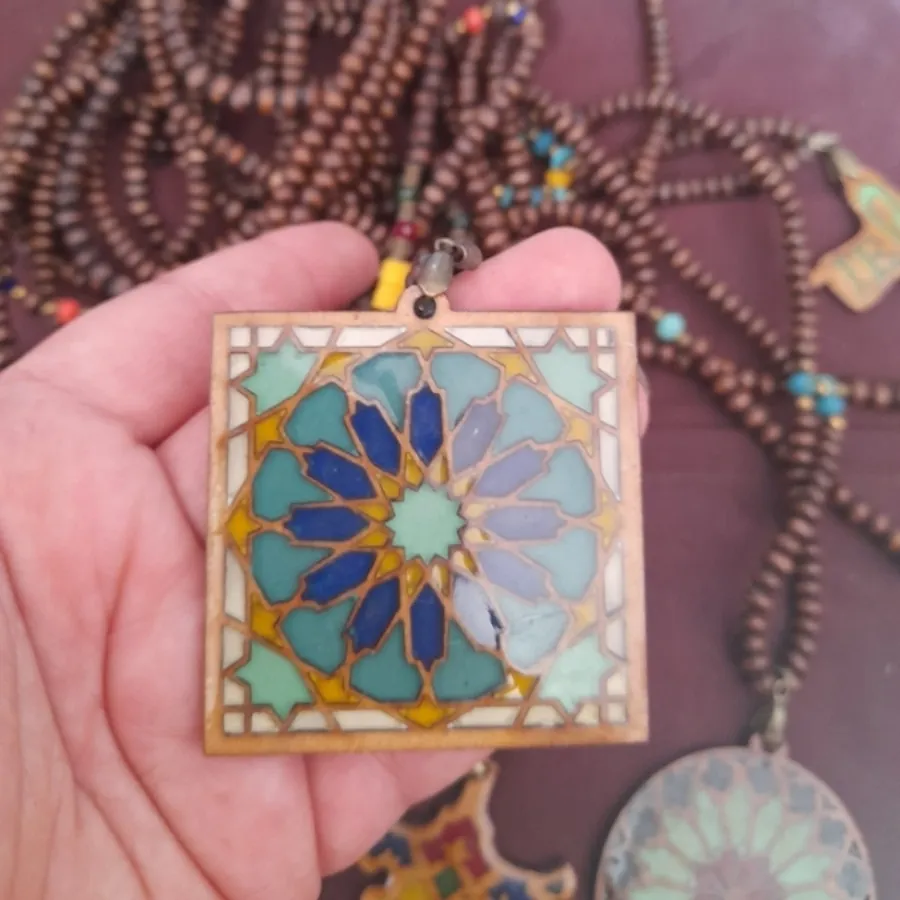 گردنبند دست ساز چوبی