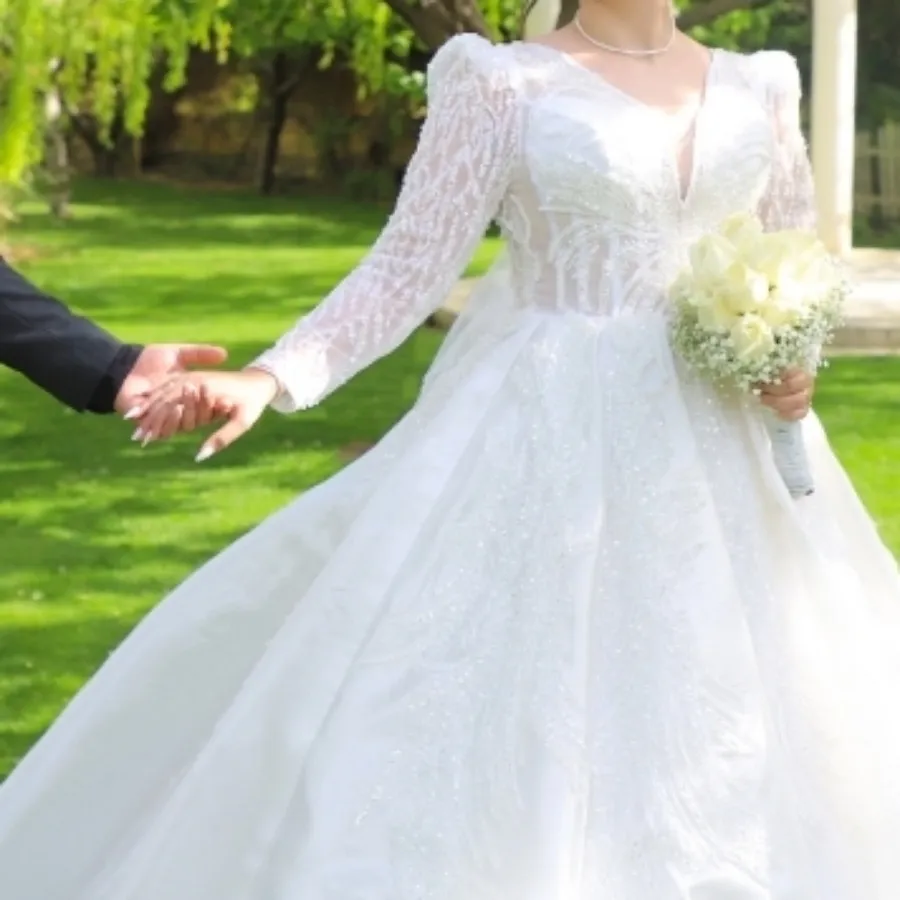لباس عروس کمی دنباله دار