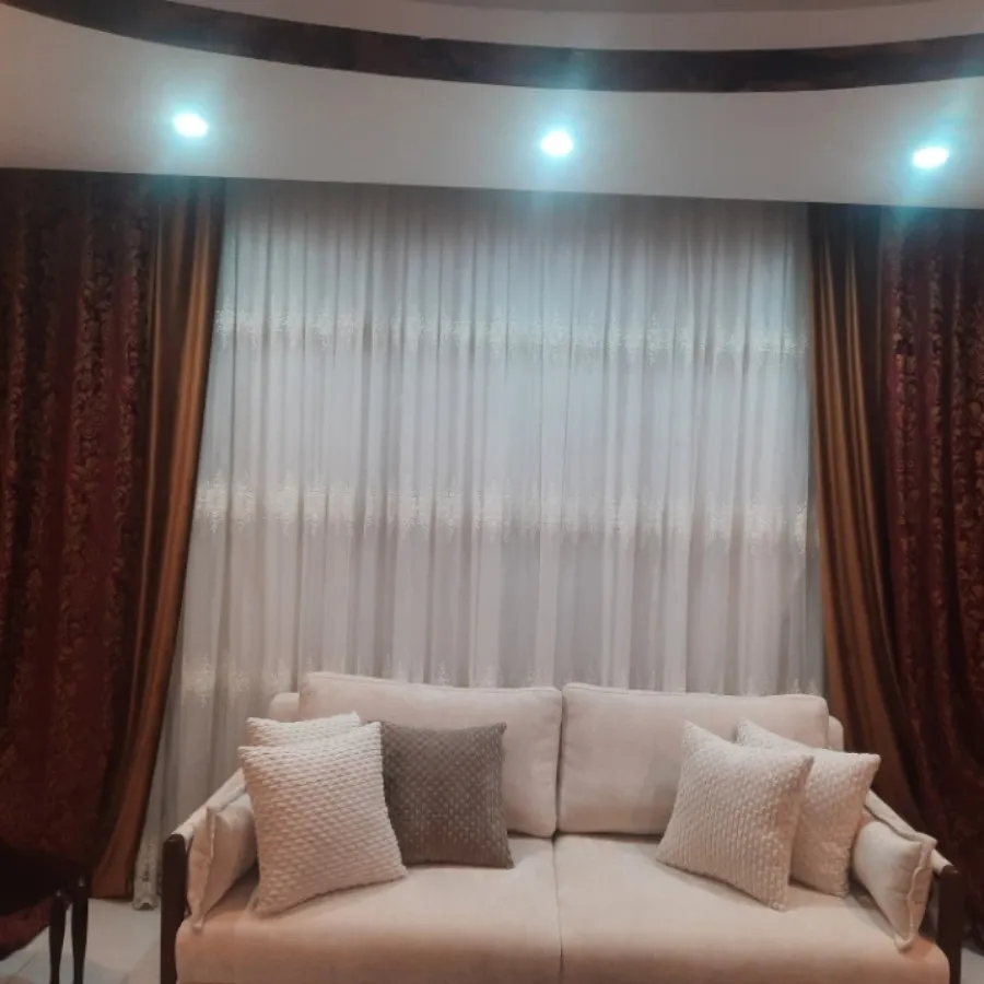 دکور پرده مخمل گل برجسته