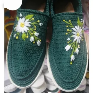 گیوه گلدوزی شده