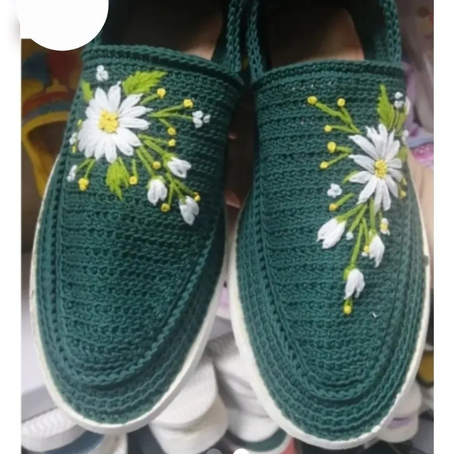 گیوه گلدوزی شده