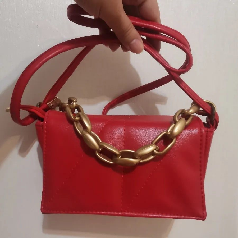 کیف قرمز زنجیری طرح زارا