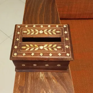 جعبه چوبی و منت کاری