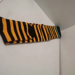 جوراب زرد ومشکی زنبوری