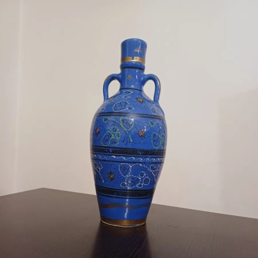 کوزه با نقش و نگار خاص