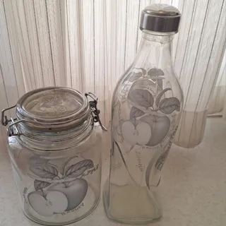 بطری آب و بانکه ترشی