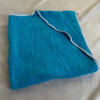 حوله نوزادی کلاهدار
