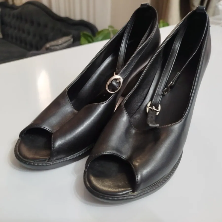 کفش پاشنه دار چرم جلو باز