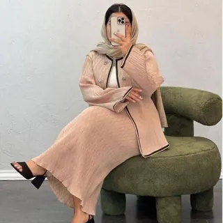 کت و دامن پلیسه