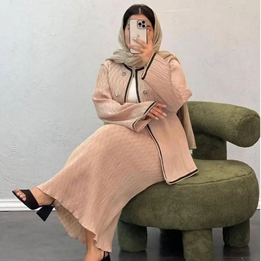 کت و دامن پلیسه