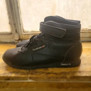کفش پیاده روی ریباک