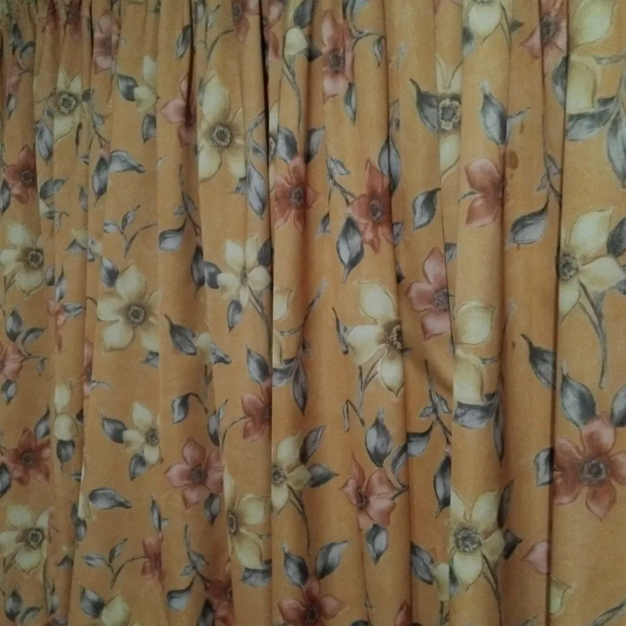 پرده یکی بخر سه تا ببر