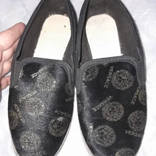کفش ورساچه و کتونی