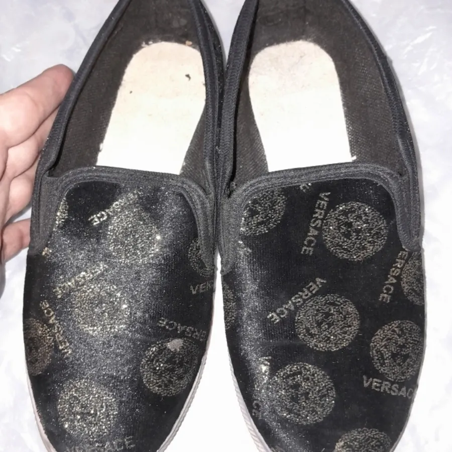 کفش ورساچه و کتونی