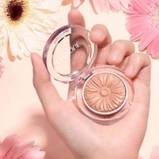 هایلایتر پودری کلینیک