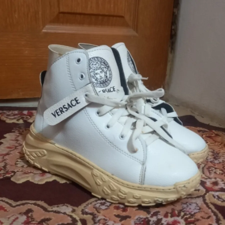 نیم بوت یا کتونی ساق دار