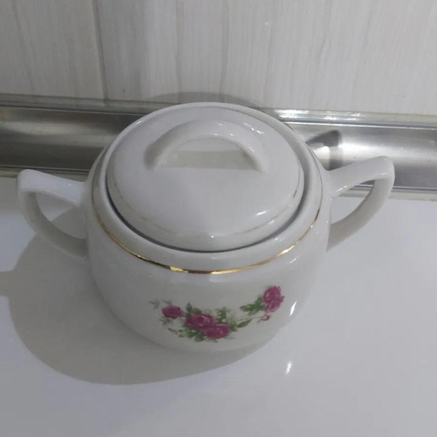 قندان گل سرخی
