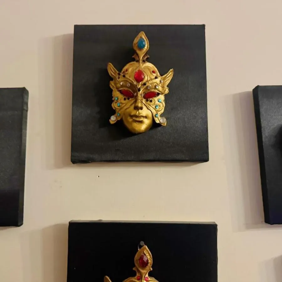 مجسمه و دیوارکوب