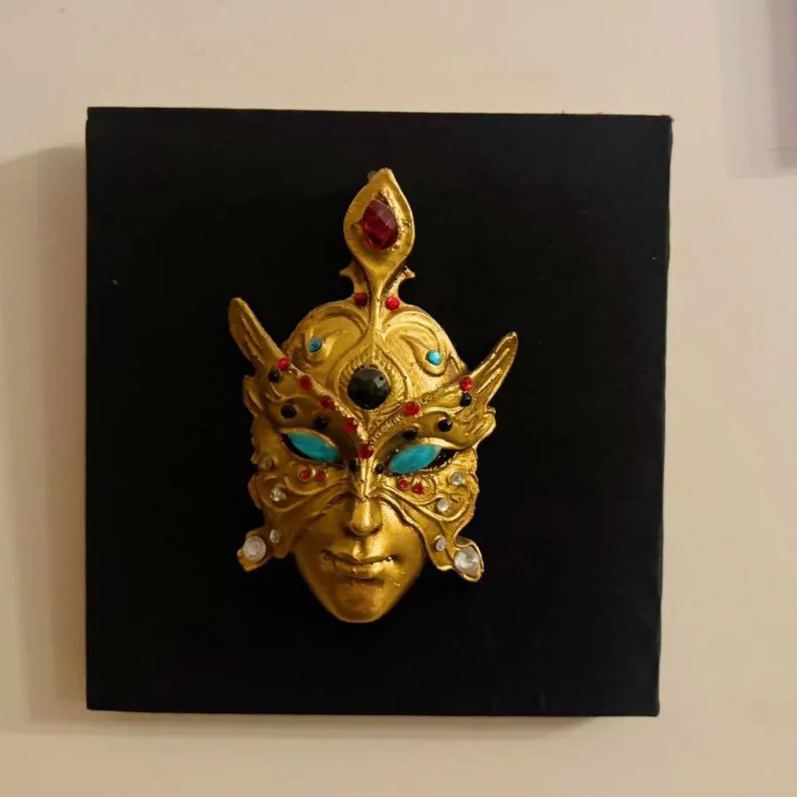 مجسمه و دیوارکوب