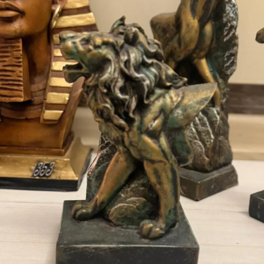 مجسمه و دیوارکوب