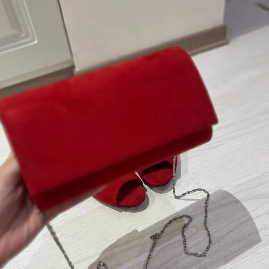 کیف قرمز