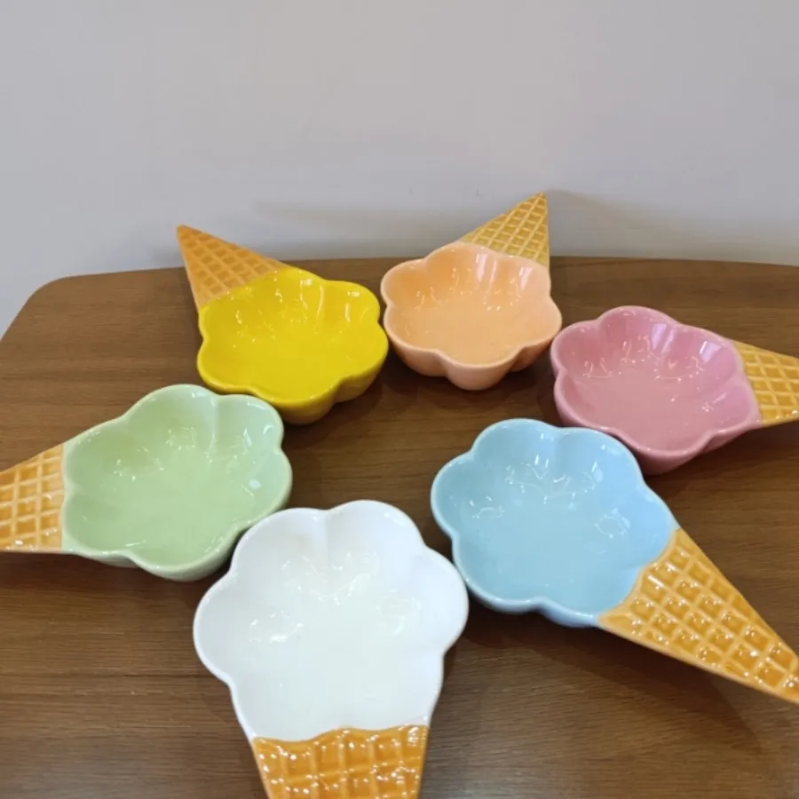 بستنی خوری یا ظرف تنقلات
