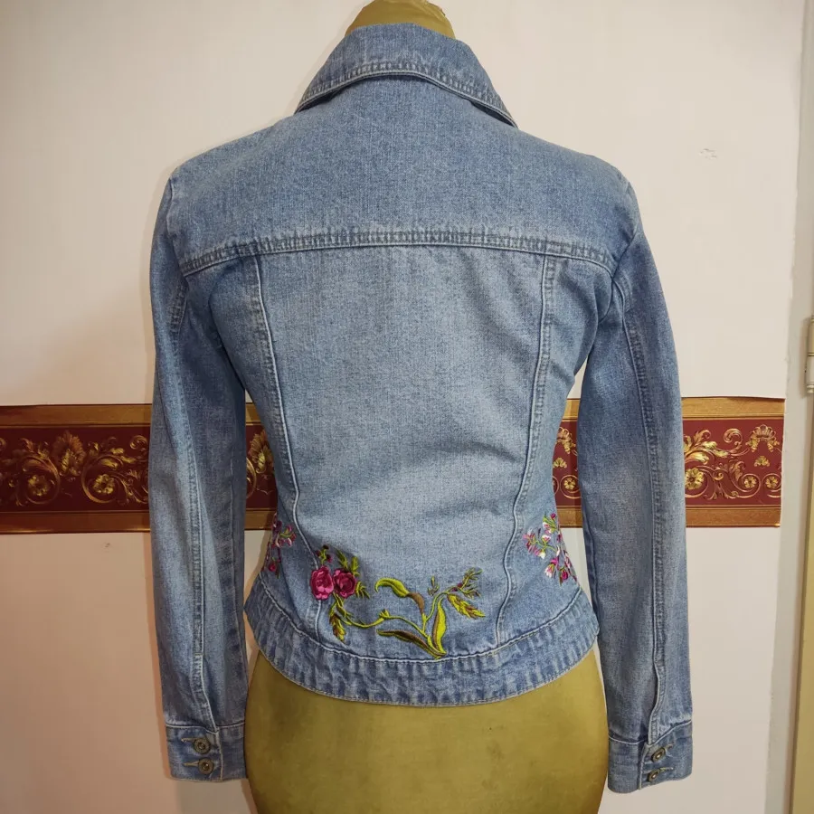 کت جین گل دوزی شده
