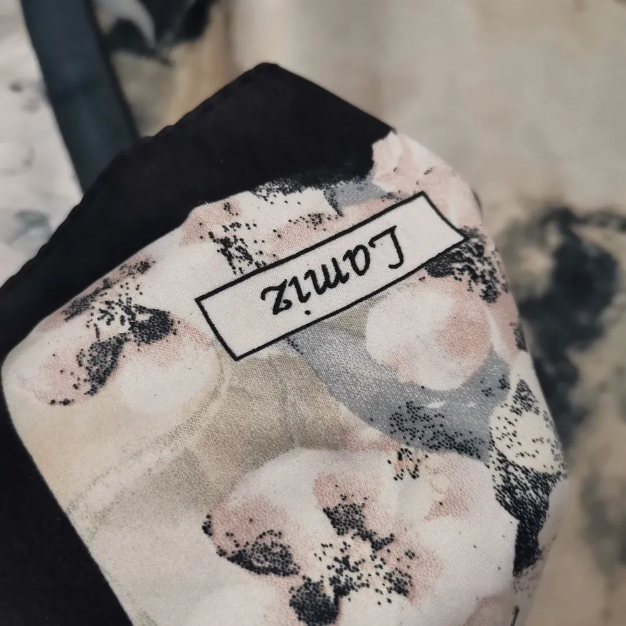 روسری شیری کرمی ساتن