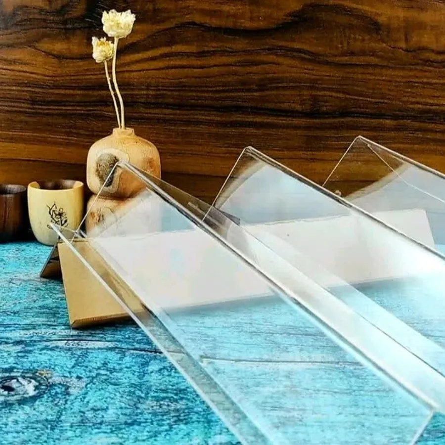 استند شیشه های مکارتی