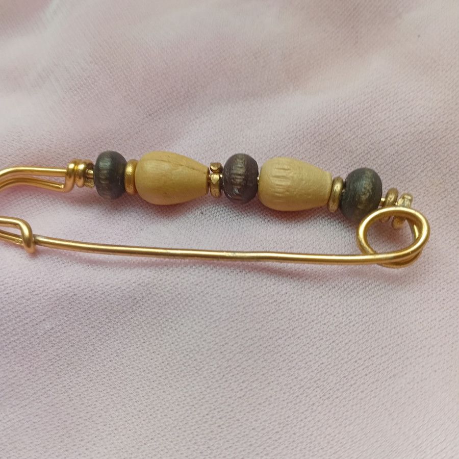 سنجاق سینه قدیمی