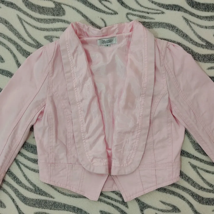 کراپ کت صورتی