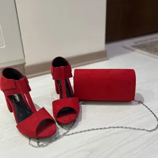 کیف قرمز