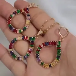 نیمست نگین رنگی