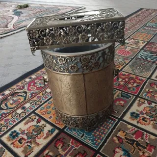 سطل آشغال و دستمال کاغدی