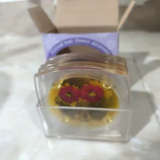 دو دست زیرلیوانی