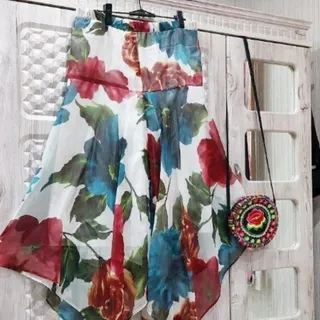 دامن خوشگل و دلبر