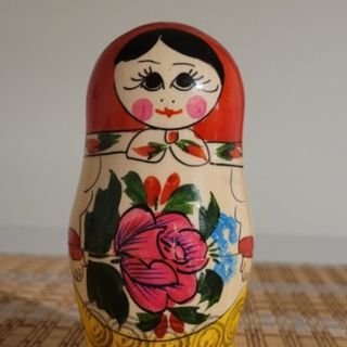 عروسک چوبی ماتروشکا
