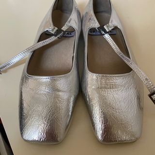 کفش نقره ای رنگ